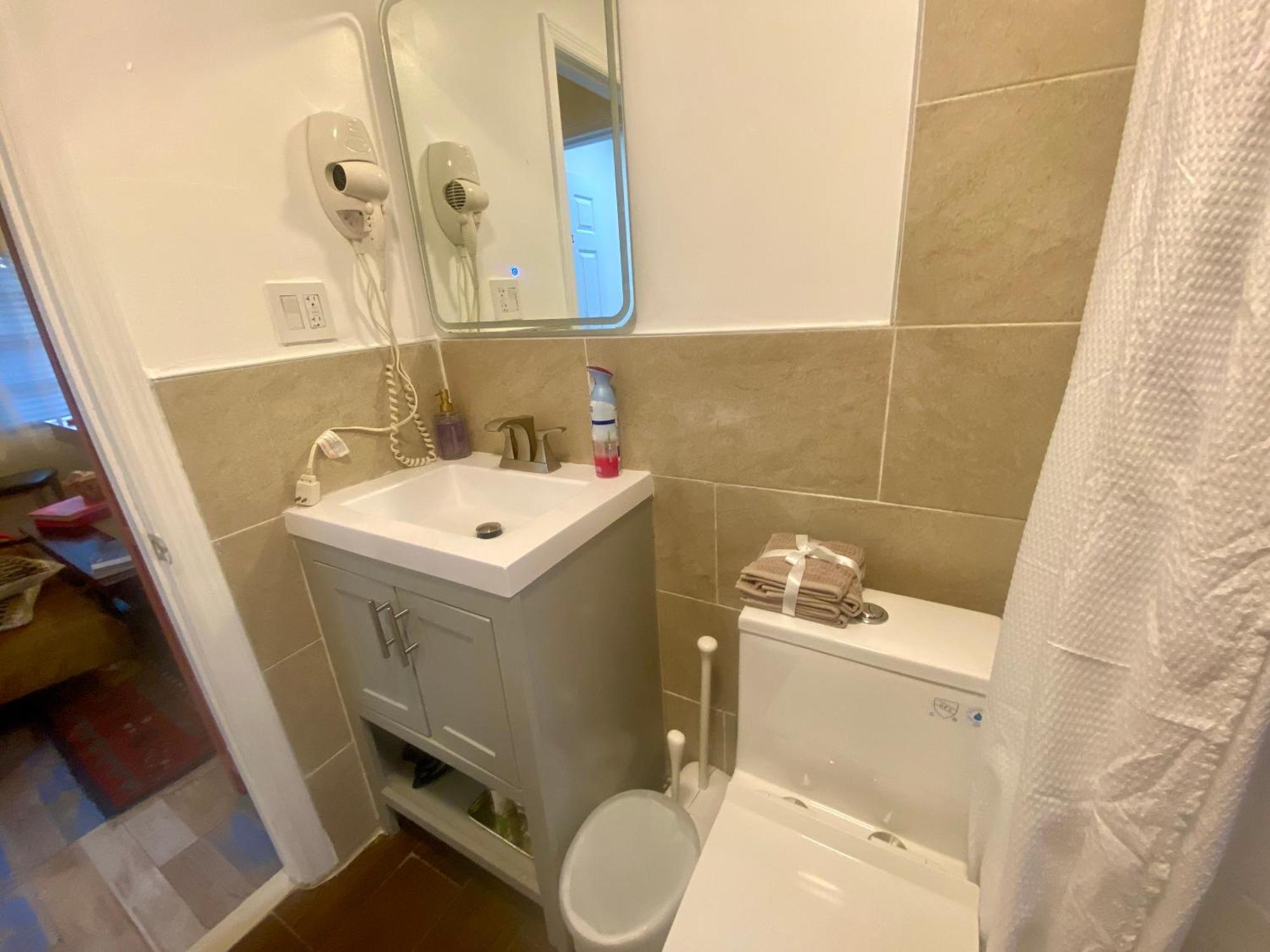 Private Rooms At Miami Centrally Located With Free Parking Ngoại thất bức ảnh