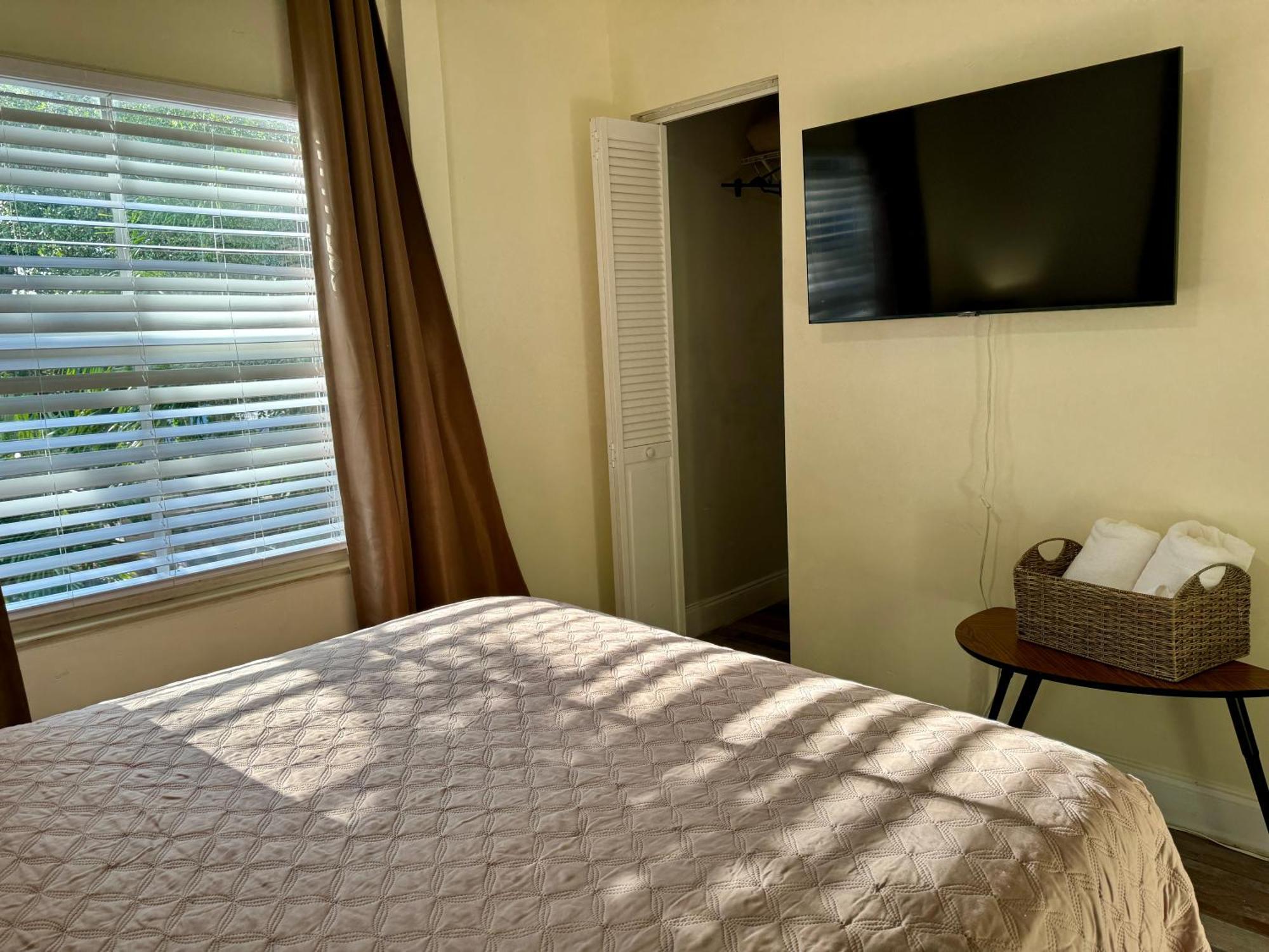 Private Rooms At Miami Centrally Located With Free Parking Ngoại thất bức ảnh