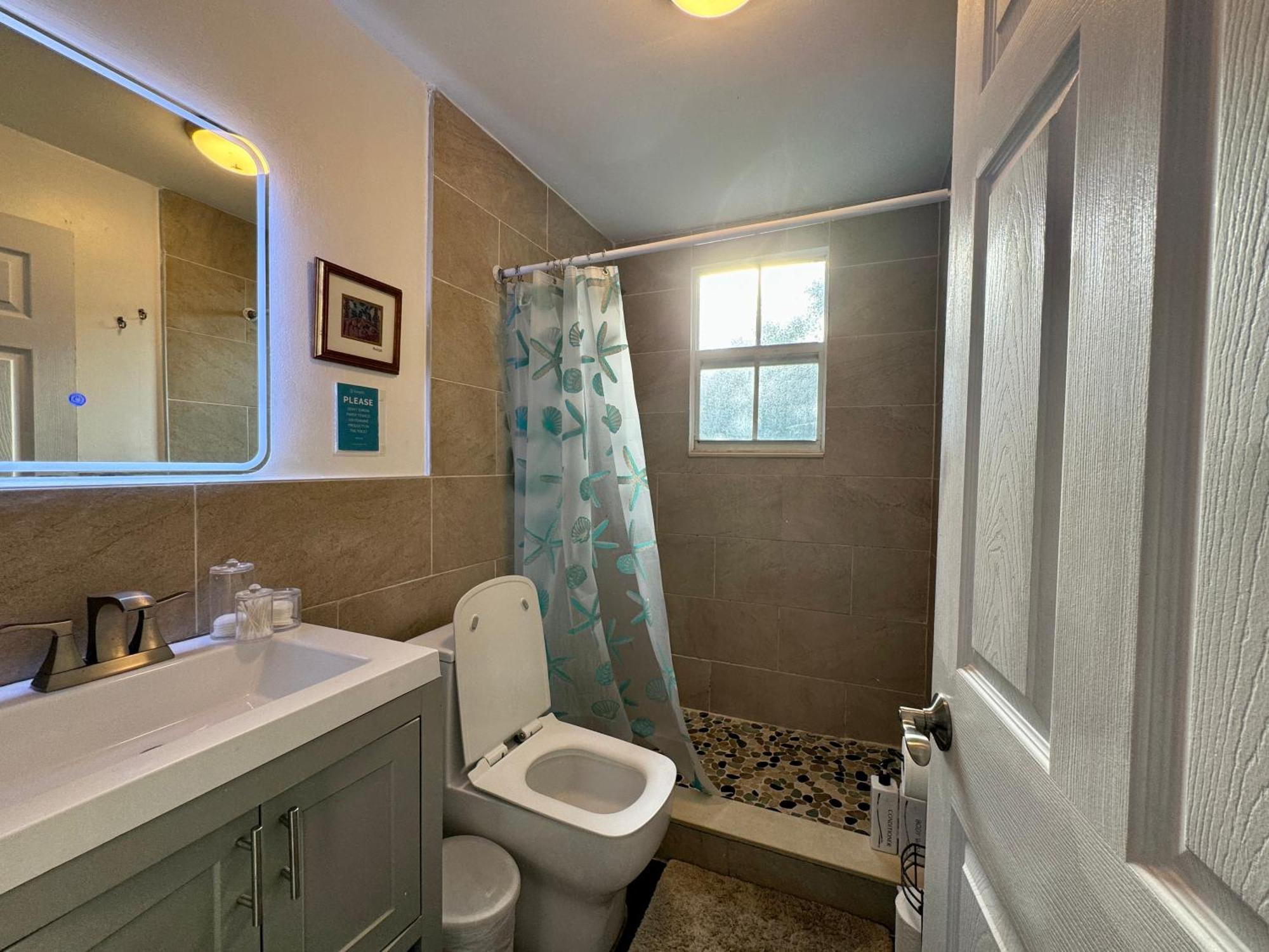Private Rooms At Miami Centrally Located With Free Parking Ngoại thất bức ảnh